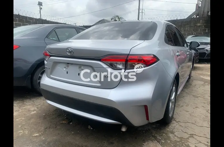 Foreign Used 2022 Toyota corolla - 4/5