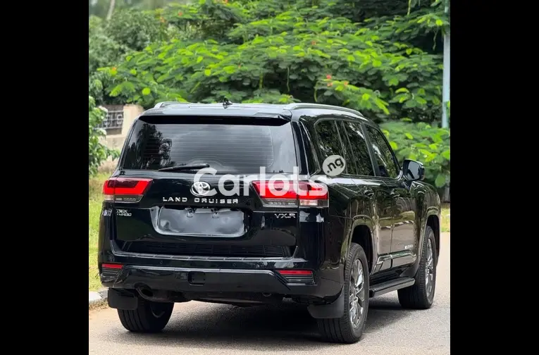 2023 TOYOTA LAND CRUISER VX.R - 4/5