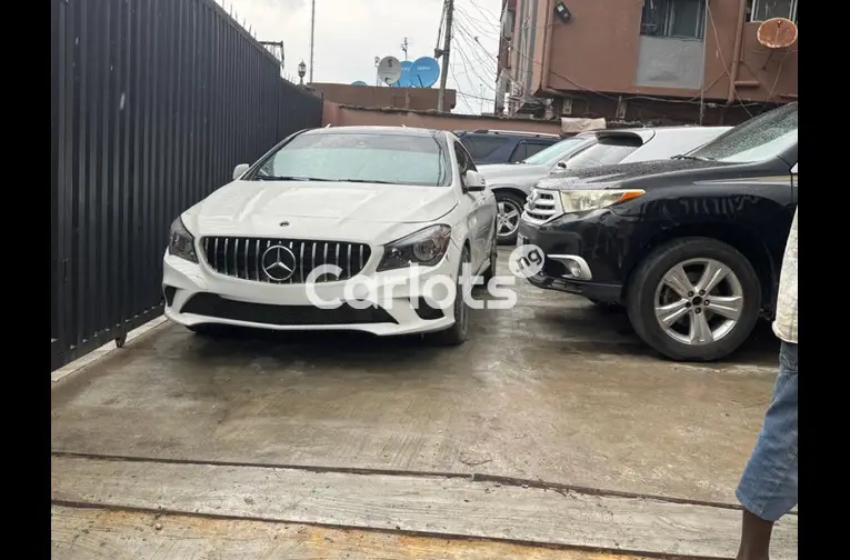 2015 MERCEDES BENZ CLA250 - 2/5