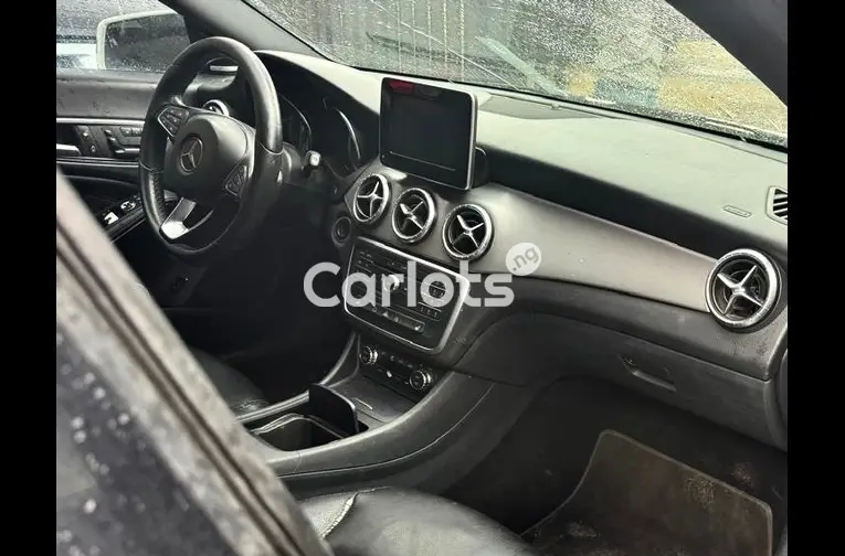 2015 MERCEDES BENZ CLA250 - 3/5
