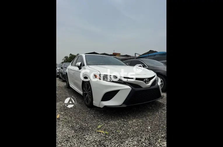 2018 Toyota Camry SE Prime