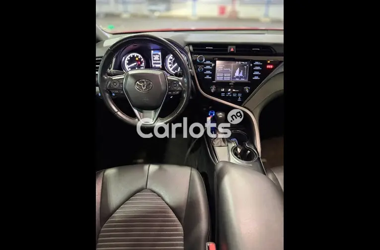 FOREIGN USED 2020 TOYOTA CAMRY SE - 2/5