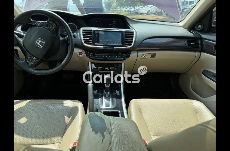 2016 HONDA ACCORD FULL OPTION - 2/5