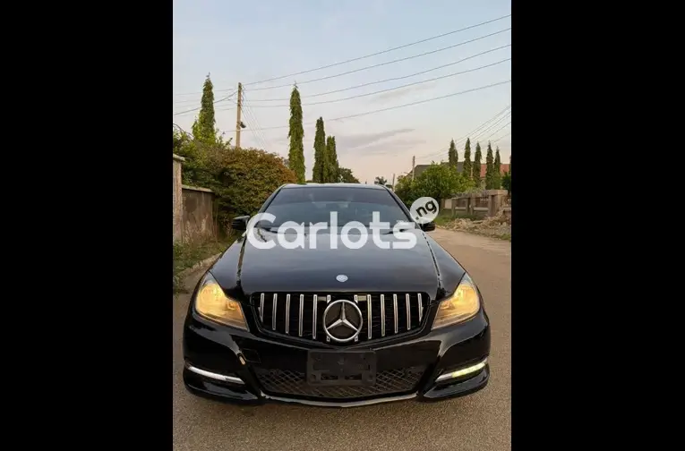 2011 MERCEDES BENZ C300