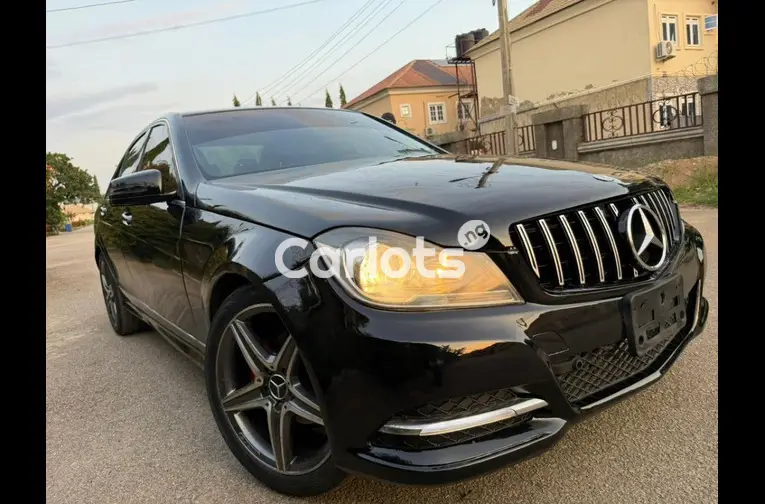 2011 MERCEDES BENZ C300 - 2/5