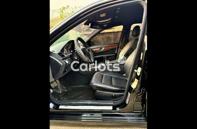 2011 MERCEDES BENZ C300 - 3/5