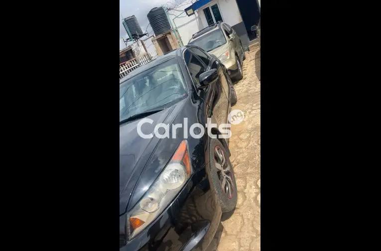 CLEAN 2009 HONDA ACCORD - 4/5