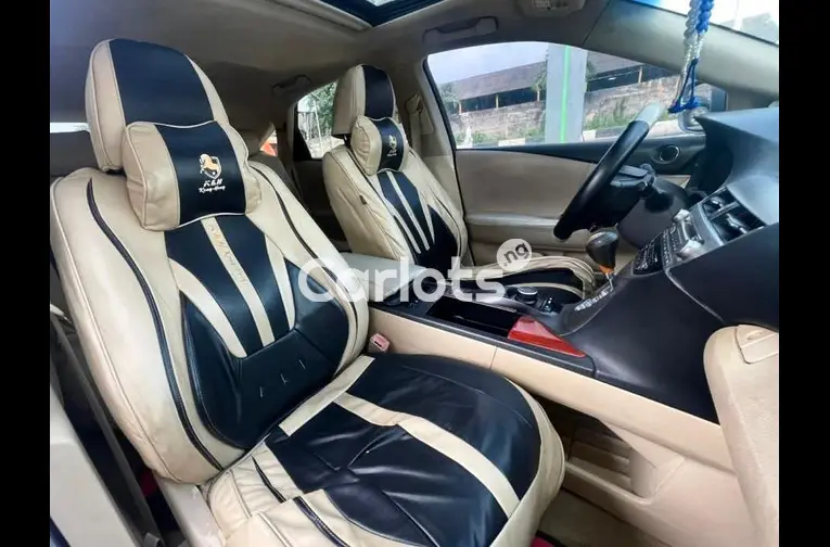 2010 LEXUS RX350 - 3/5