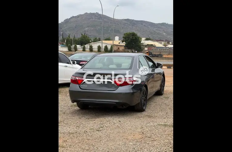 FOREIGN USED 2015 TOYOTA CAMRY LE - 5/5