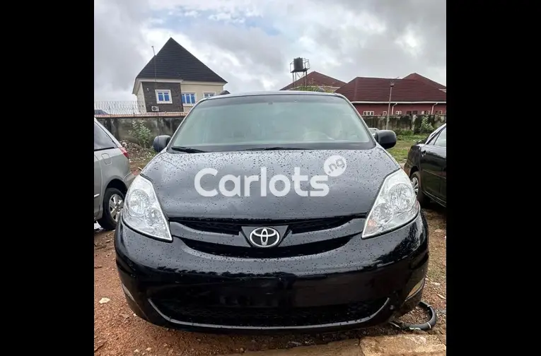 UNREGISTERED 2008 TOYOTA SIENNA