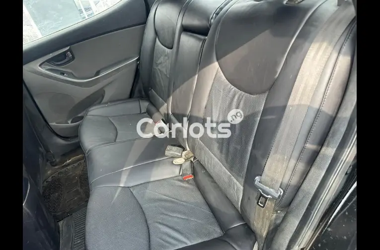 CLEAN 2014 HYUNDAI ELANTRA - 3/5