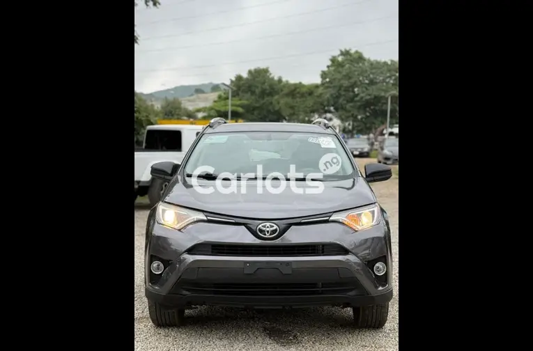 FOREIGN USED 2017 TOYOTA RAV4 XLE AWD - 1/5