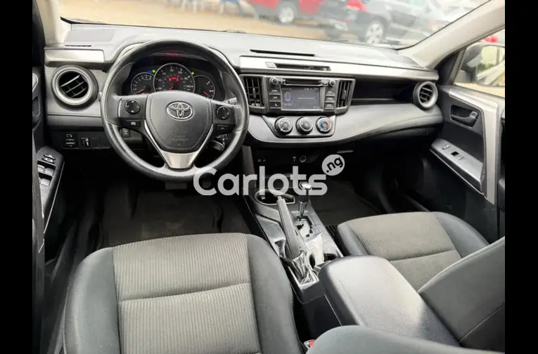 FOREIGN USED 2017 TOYOTA RAV4 XLE AWD - 3/5