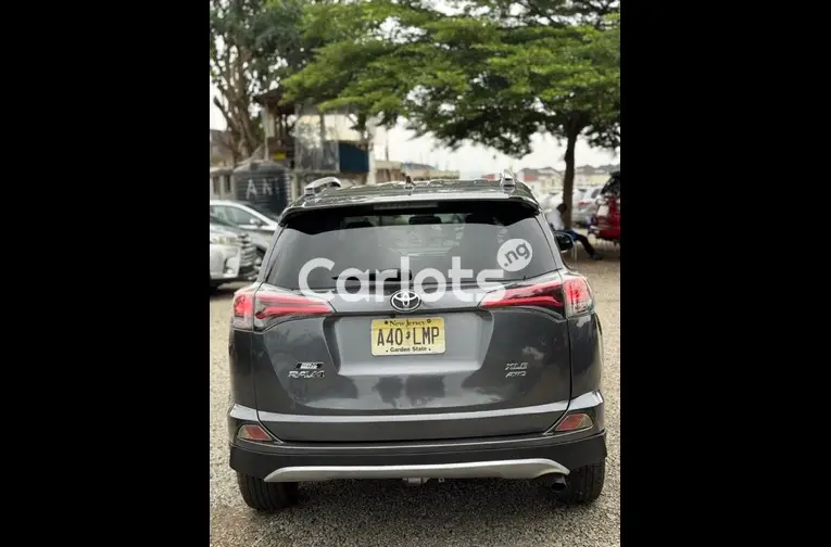 FOREIGN USED 2017 TOYOTA RAV4 XLE AWD - 5/5