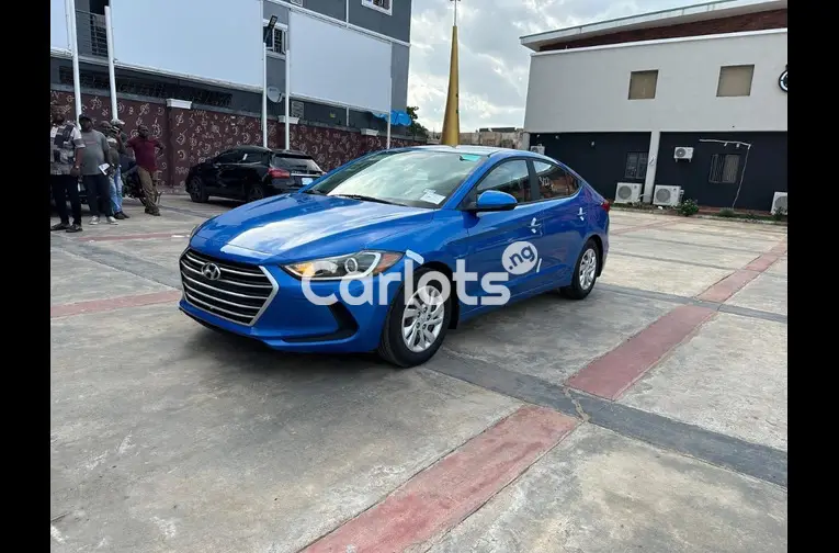 FOREIGN USED 2017 HYUNDAI ELANTRA SE - 2/5