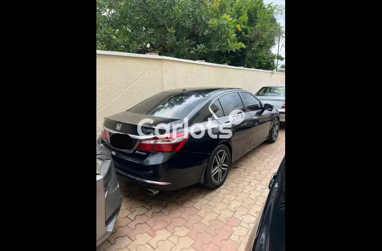 2017 UPGRADED HONDA ACCORD SPORT FULL OPTION - 4/5