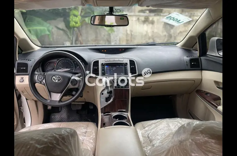 FOREIGN USED 2016 TOYOTA VENZA - 2/4