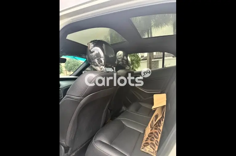 2016 MERCEDES BENZ GLA250 FULL OPTION - 4/5