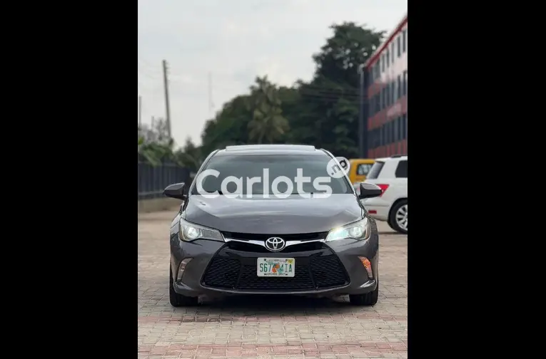 2016 TOYOTA CAMRY SE