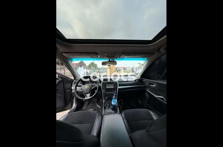 2016 TOYOTA CAMRY SE - 2/5