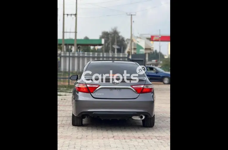 2016 TOYOTA CAMRY SE - 5/5