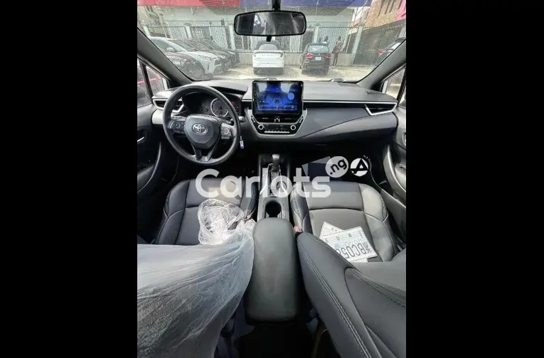 2021 Toyota Corolla Sport - 2/5
