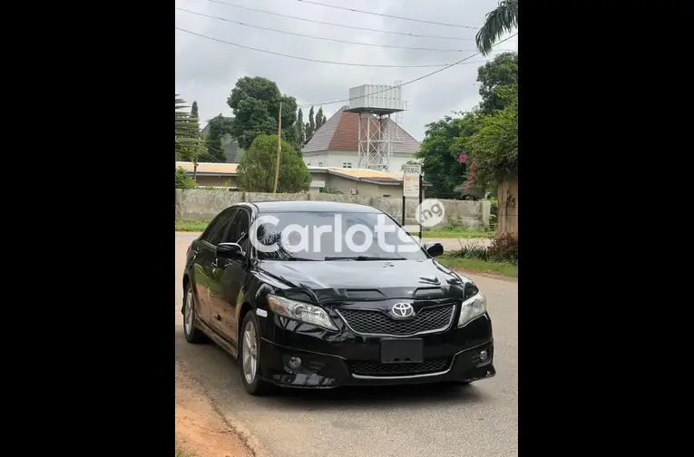 2010 TOYOTA CAMRY SE - 1/5