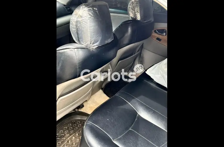 2010 TOYOTA CAMRY SE - 4/5