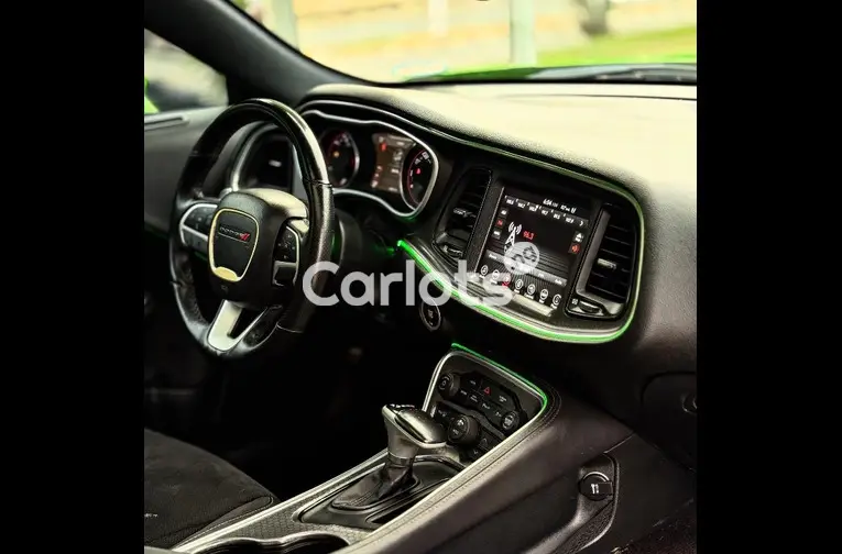 FOREIGN USED 2017 DODGE CHALLENGER - 3/5