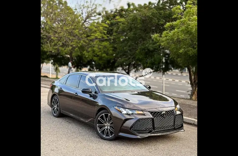 FOREIGN USED 2019 TOYOTA AVALON XSE - 1/5