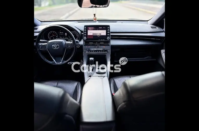 FOREIGN USED 2019 TOYOTA AVALON XSE - 3/5