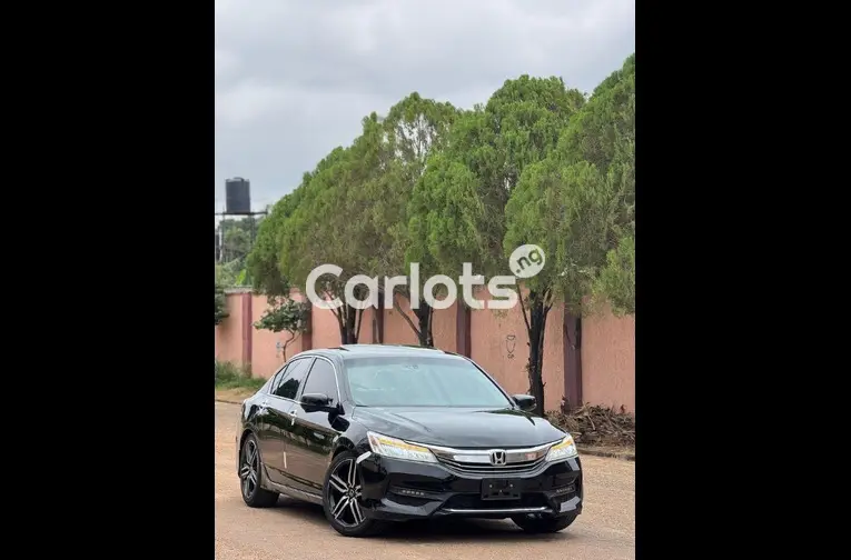 2017 HONDA ACCORD V6 TOURING FULL OPTION - 2/5