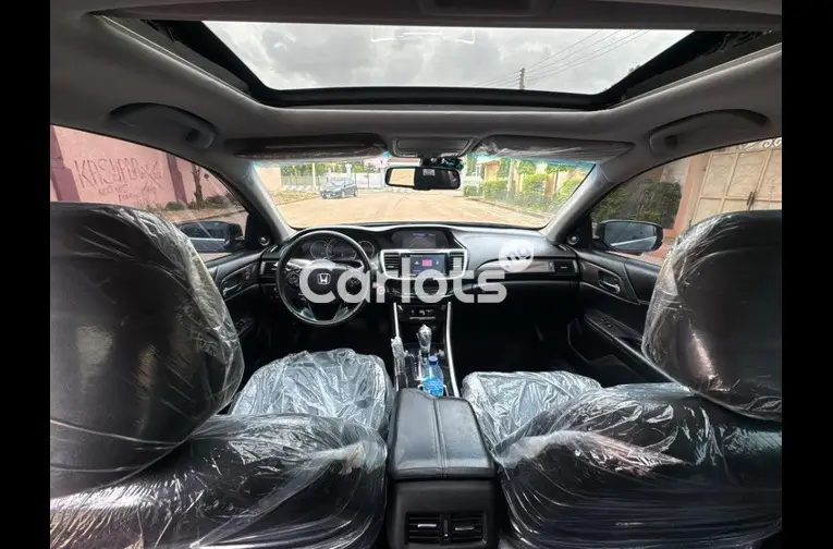 2017 HONDA ACCORD V6 TOURING FULL OPTION - 3/5