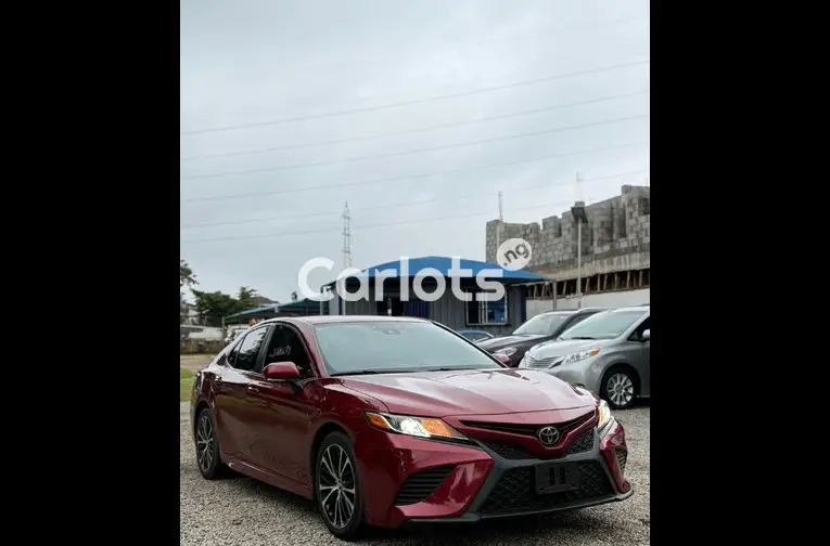 FOREIGN USED 2019 TOYOTA CAMRY SE - 1/5