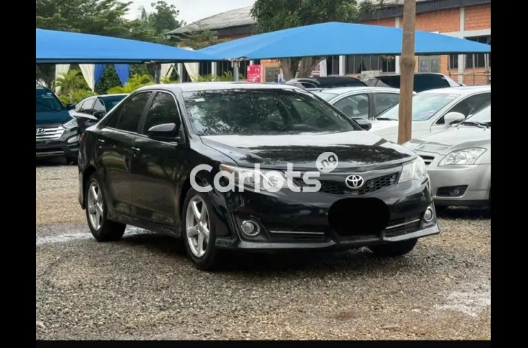 2013 TOYOTA CAMRY SE V6