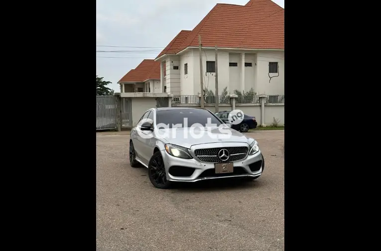 2017 MERCEDES BENZ C300 FULL OPTION