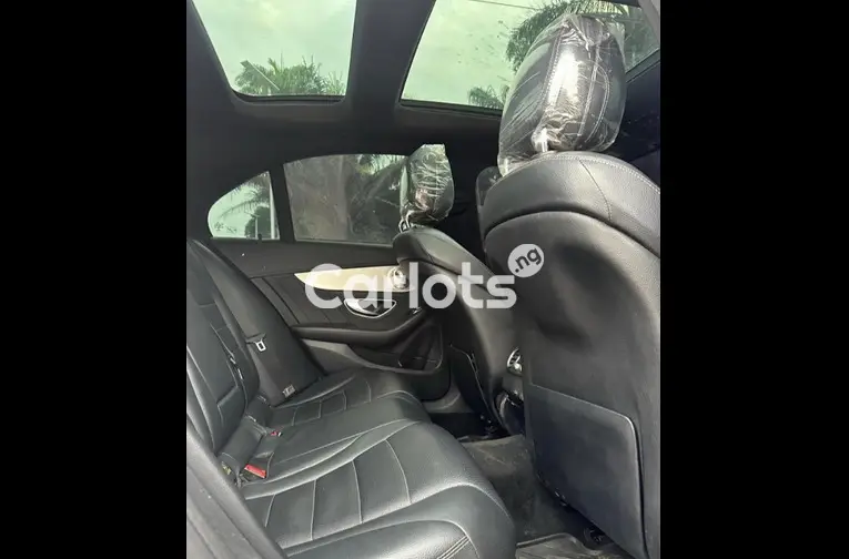 2017 MERCEDES BENZ C300 FULL OPTION - 4/5