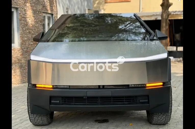 BRAND NEW 2024 TESLA CYBERTRUCK - 2/5