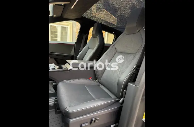 BRAND NEW 2024 TESLA CYBERTRUCK - 4/5