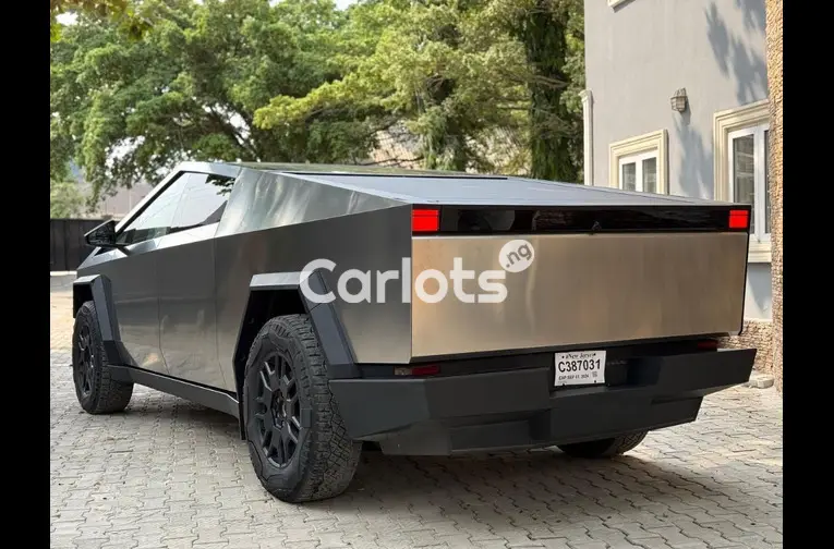 BRAND NEW 2024 TESLA CYBERTRUCK - 5/5