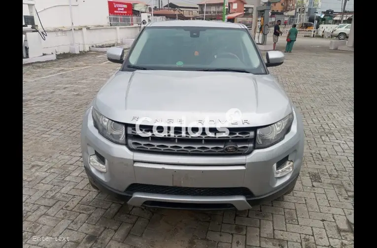 CLEAN 2017 RANGE ROVER EVOGUE