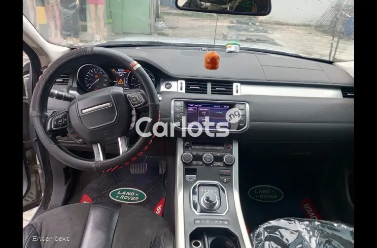 CLEAN 2017 RANGE ROVER EVOGUE - 2/5