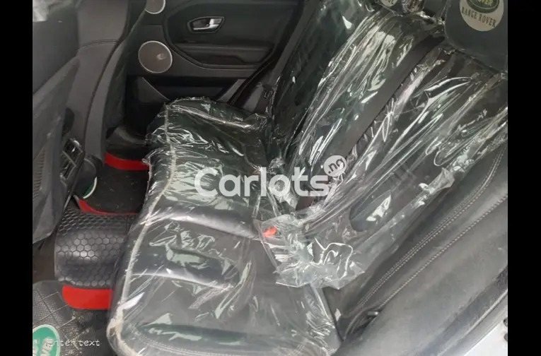 CLEAN 2017 RANGE ROVER EVOGUE - 4/5