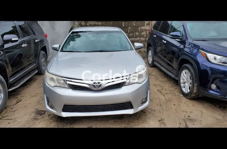 CLEAN 2014 TOYOTA CAMRY XLE
