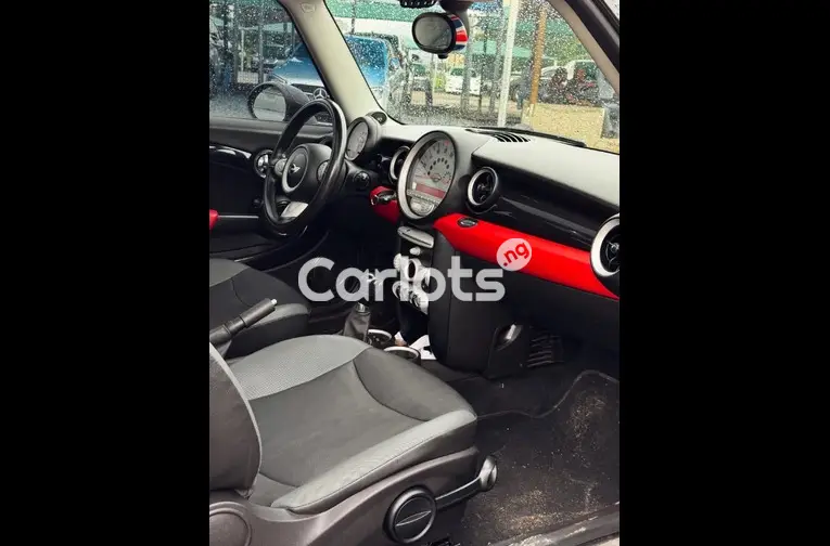 2011 MINI COOPER - 2/5