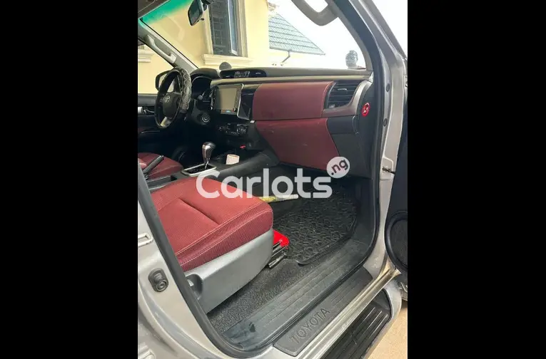 BRAND NEW 2021 TOYOTA HILUX - 3/5