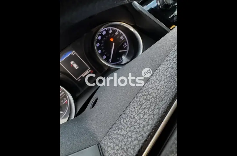 2019 TOYOTA CAMRY - 2/4