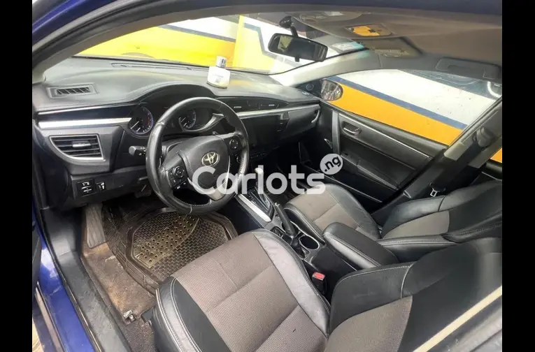 PRE-OWNED 2015⬆️2017 TOYOTA COROLLA SPORT - 2/5