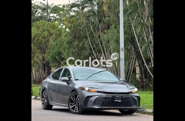 BRAND NEW 2025 TOYOTA CAMRY SE