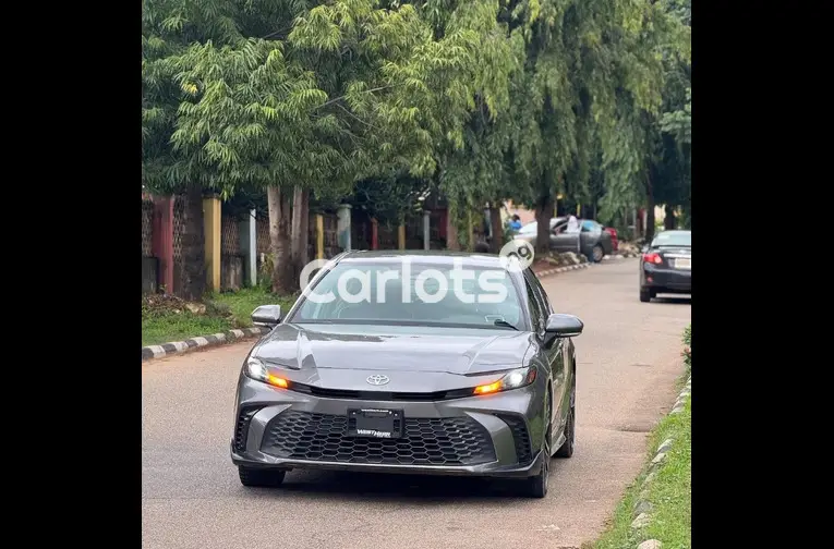 BRAND NEW 2025 TOYOTA CAMRY SE - 2/5